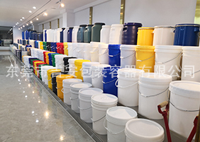 欧美操屄黄色吉安容器一楼涂料桶、机油桶展区